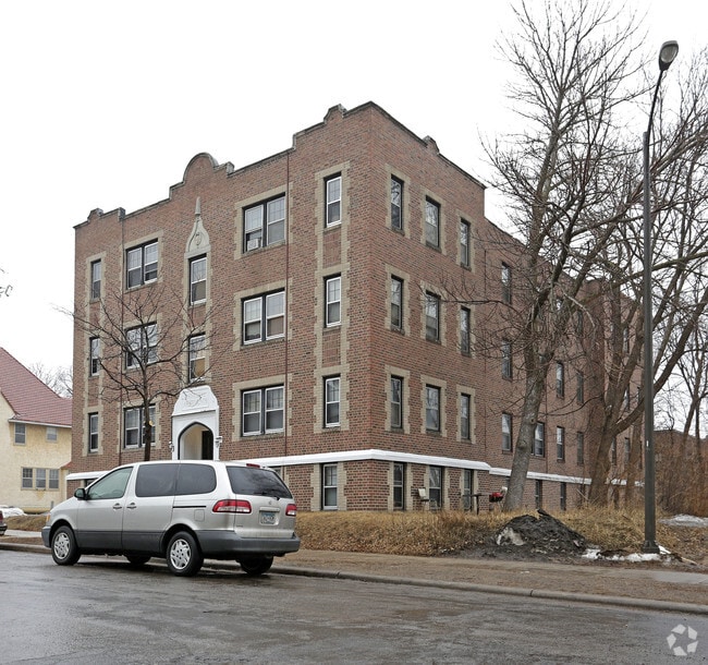 Building Photo - Cathedral Apartments