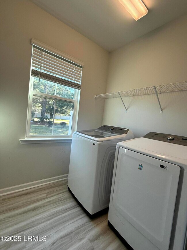 Building Photo - 1069 S Innovation Dr