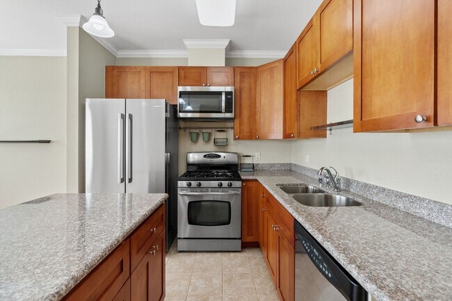 Building Photo - 225 Valley Oak Dr