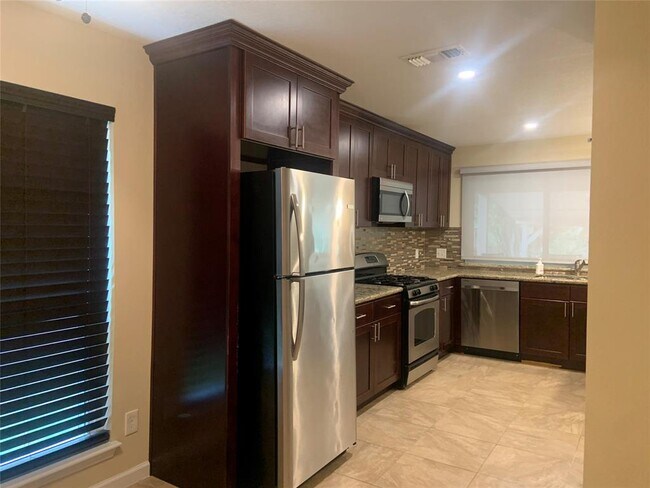 Building Photo - 16618 Oxnard Ln