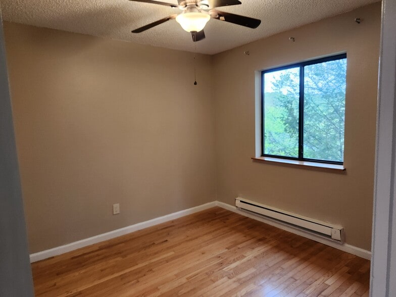 Building Photo - 59 Meadowlark Ln