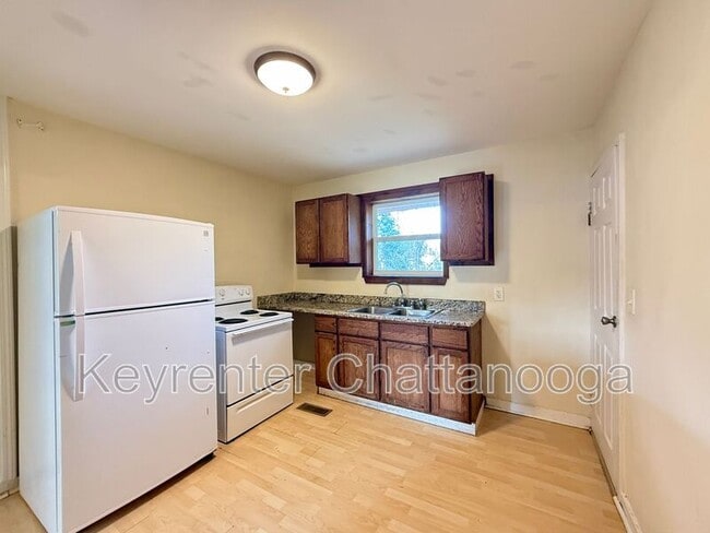 Building Photo - 5 Gaylord Dr