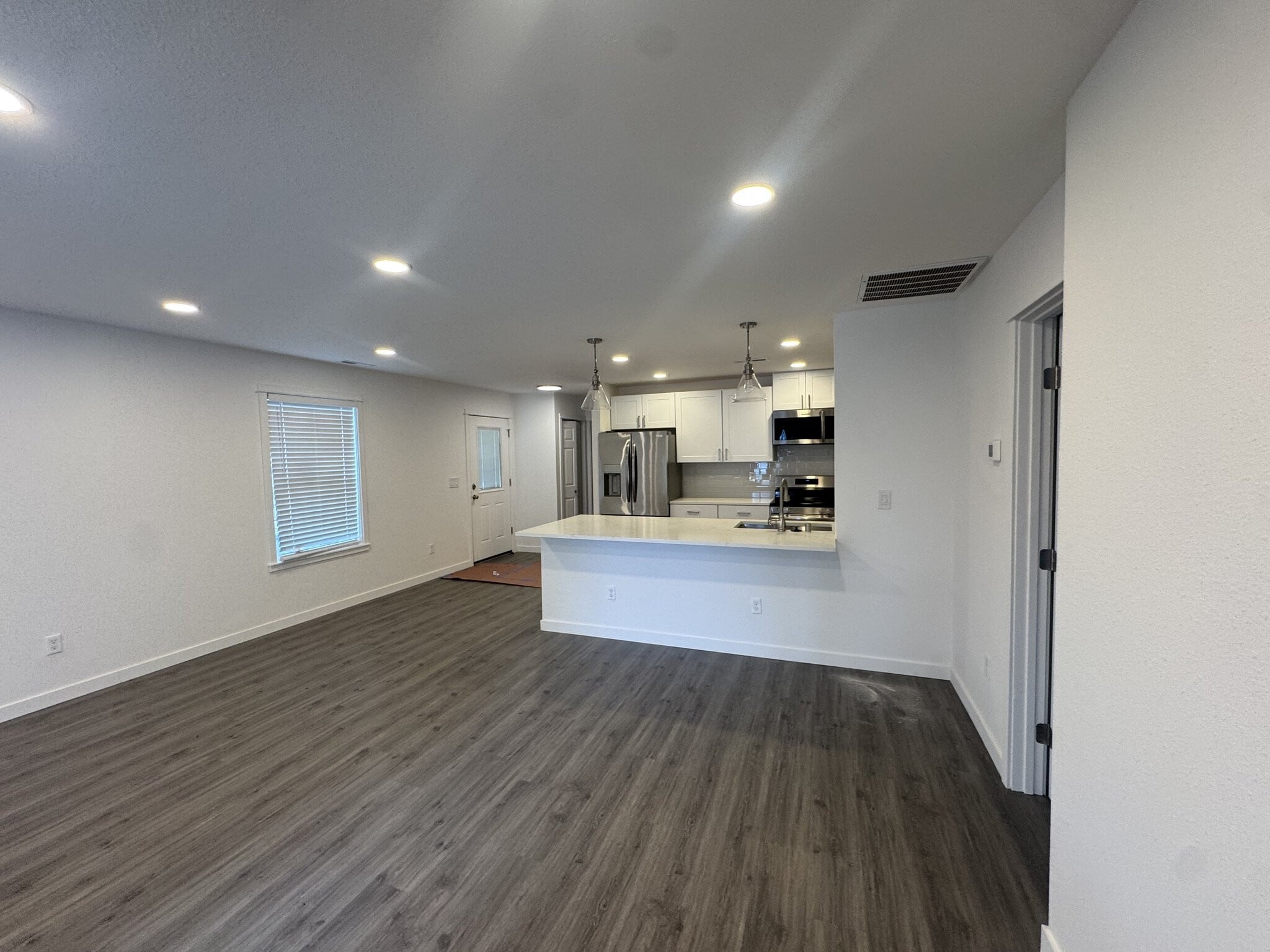 Building Photo - 4925 42nd Ln SE