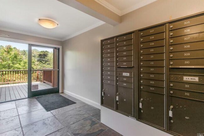 Building Photo - 2 bedroom in San Rafael CA 94901