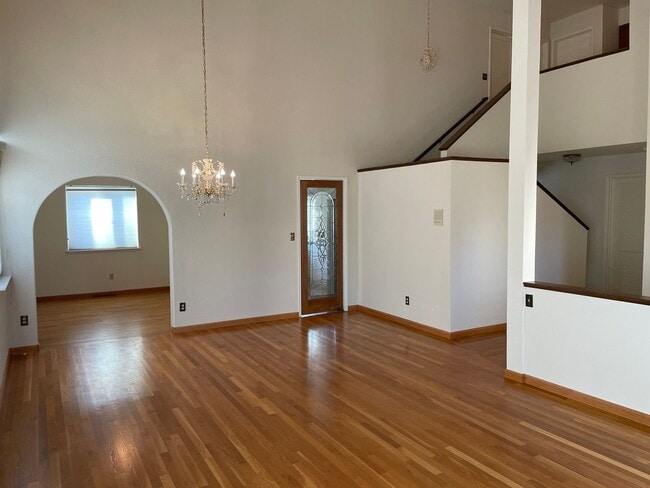 Building Photo - Large Foothills Home