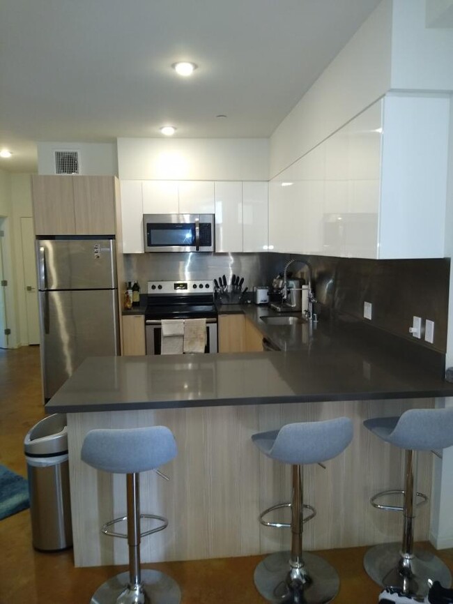 Building Photo - 1 bedroom in Los Angeles CA 90057