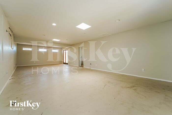 Building Photo - 518 S Lehigh Dr