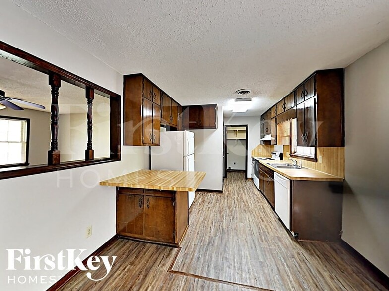 Building Photo - 4477 Sardis Dr
