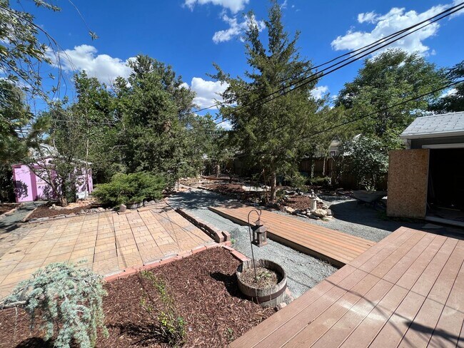 Building Photo - Cute East Denver Bungalow