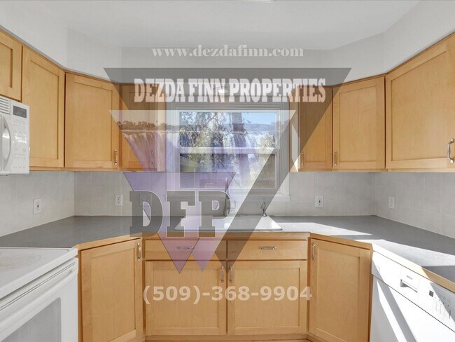 Building Photo - Charming Shadle District 3 bedroom with RV...