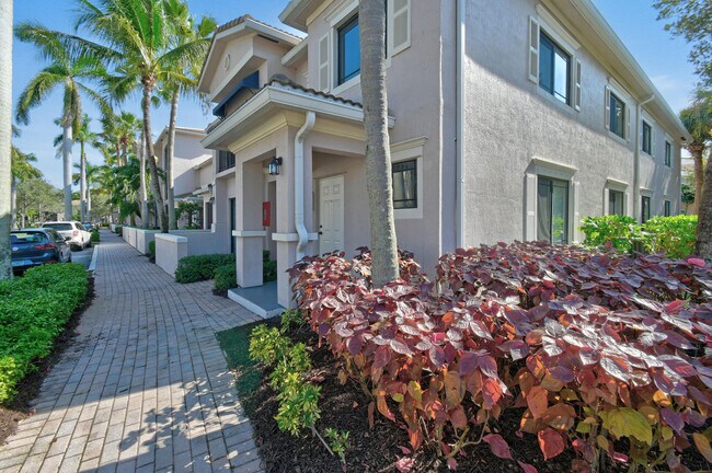 Building Photo - 2804 Sarento Pl