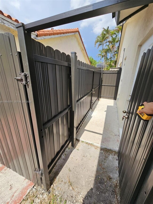 Building Photo - 10825 SW 145th Pl