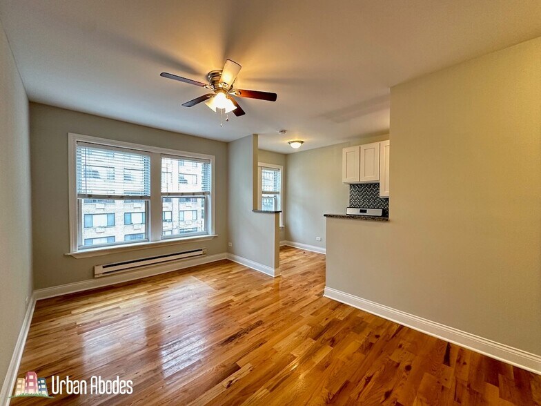 Building Photo - 523 W Melrose St