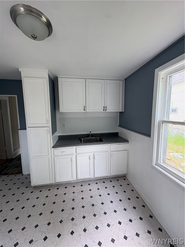 Building Photo - 233 Laird Ave