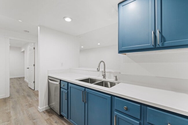 Building Photo - Fully Remodeled 1 bedroom Minutes from Microsoft!
