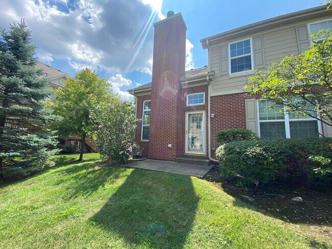 Building Photo - 10S401 Carrington Cir