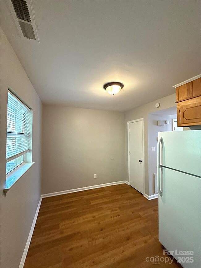 Building Photo - 409 Hawley Ave