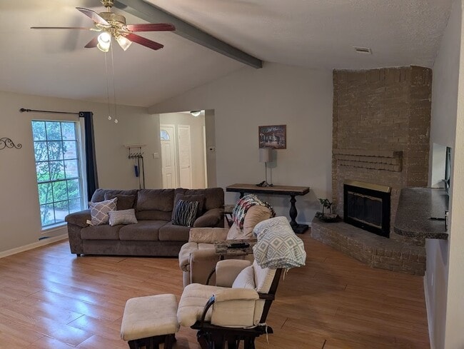 Building Photo - 9830 Thistle Trail Dr