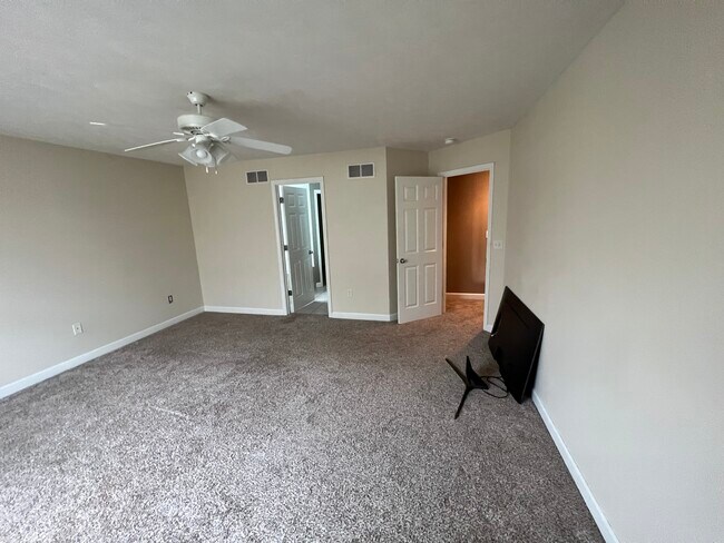 Building Photo - 2267 Heather Ridge Dr