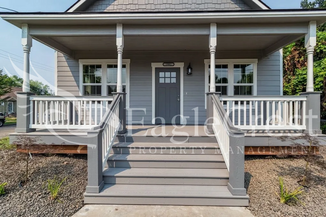 Primary Photo - Remodeled Four Bedroom House Located Near ...