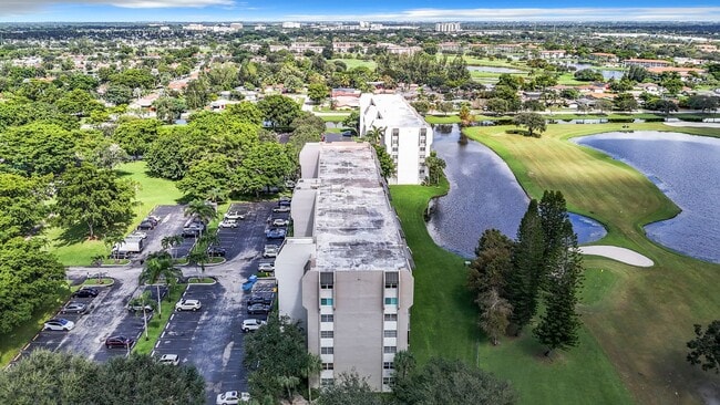 Building Photo - Gorgeous 2 bedroom 2  Condo in Boca Raton across from Nova University