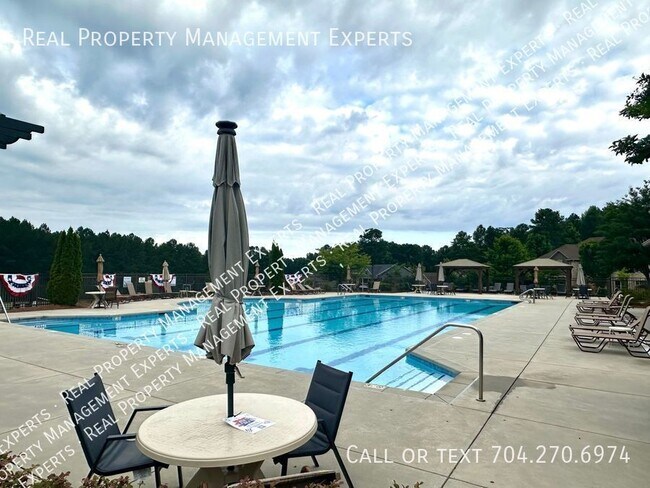 Building Photo - Spacious 5BR/3.5BA Home in Mooresville!