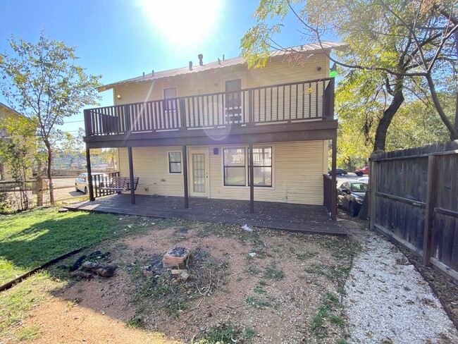 Building Photo - 30th-407 E