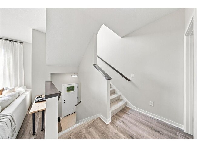 Building Photo - 2217 Gateway Curv