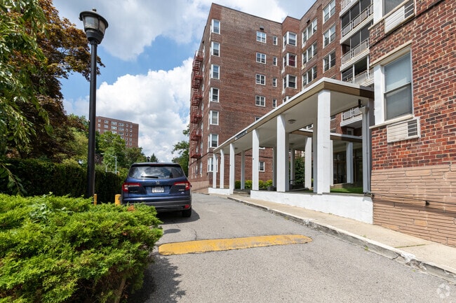 Building Photo - 601 Kappock St