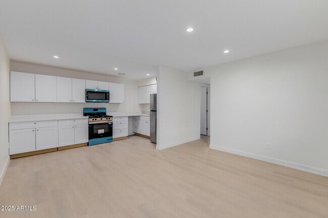 Building Photo - 936 W Rio Salado Pkwy