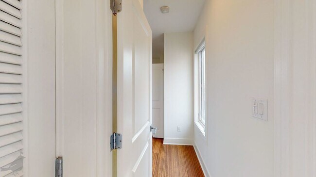 Building Photo - 1103 9th St NE