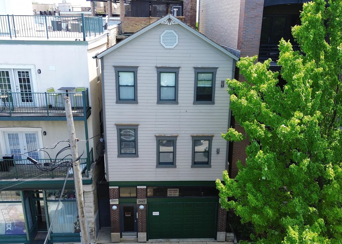 Building Photo - 2843 N Lakewood Ave