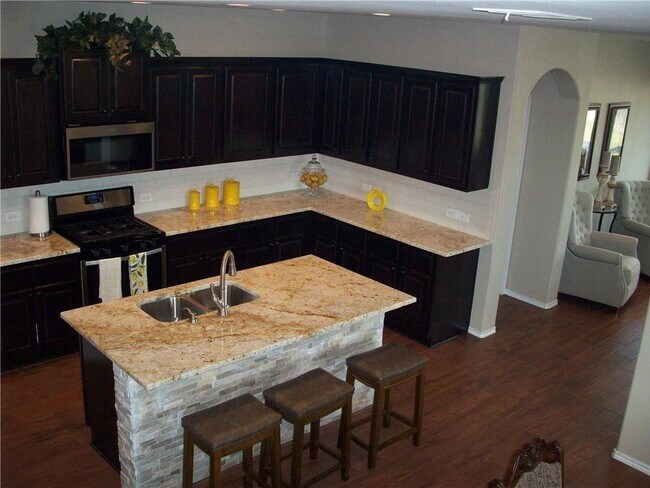 Building Photo - 1002 Beacon Cove