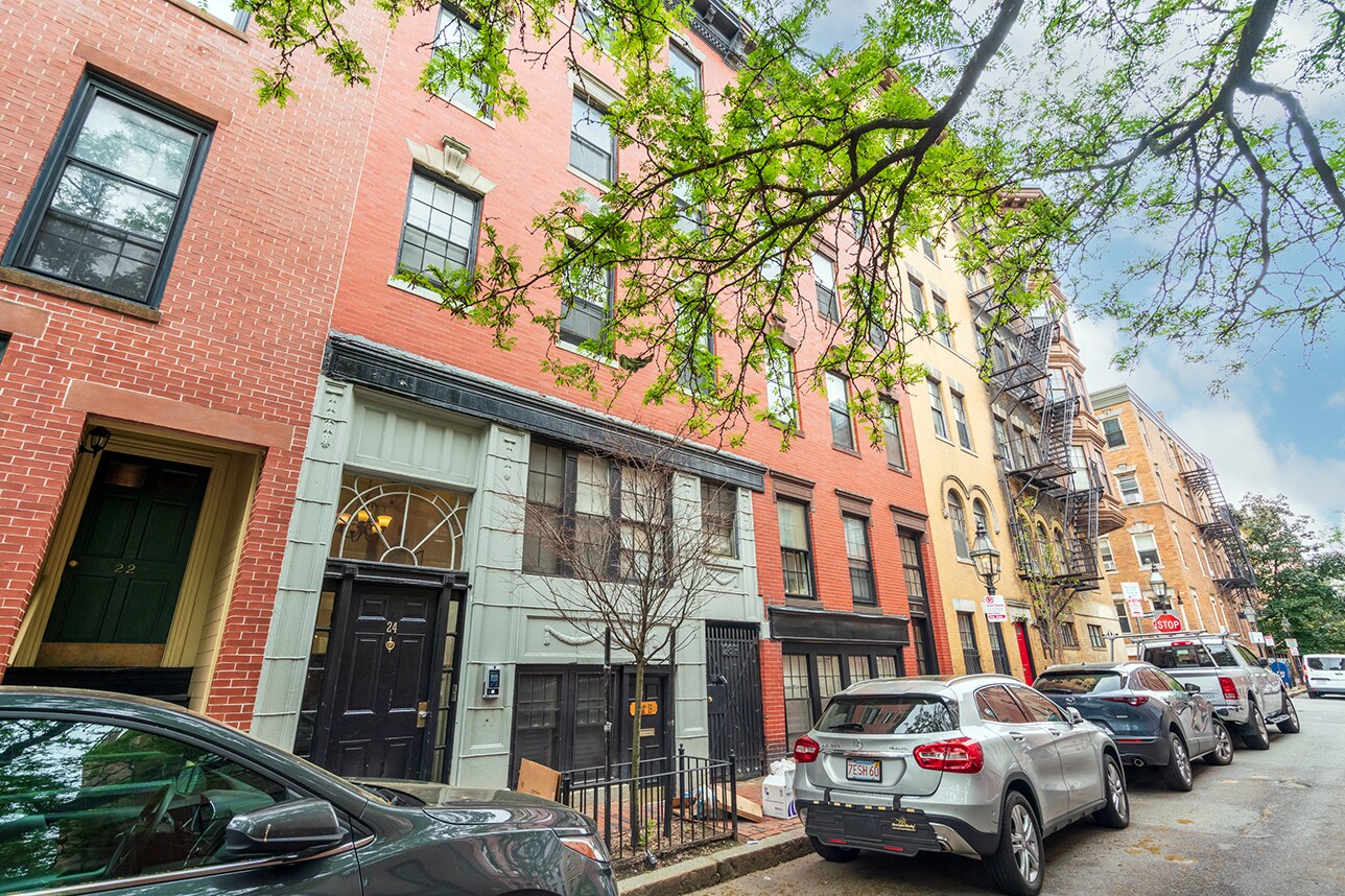 Building Photo - 22 Phillips St