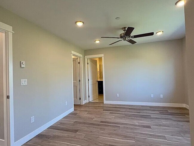 Building Photo - 3621 Sussex Dr