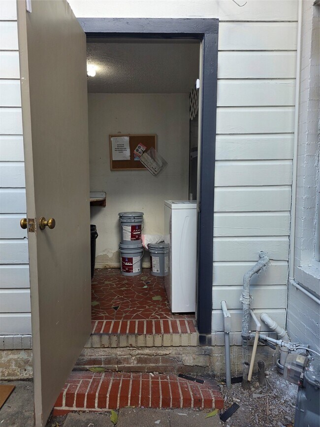 Building Photo - 3817 S Shepherd Dr