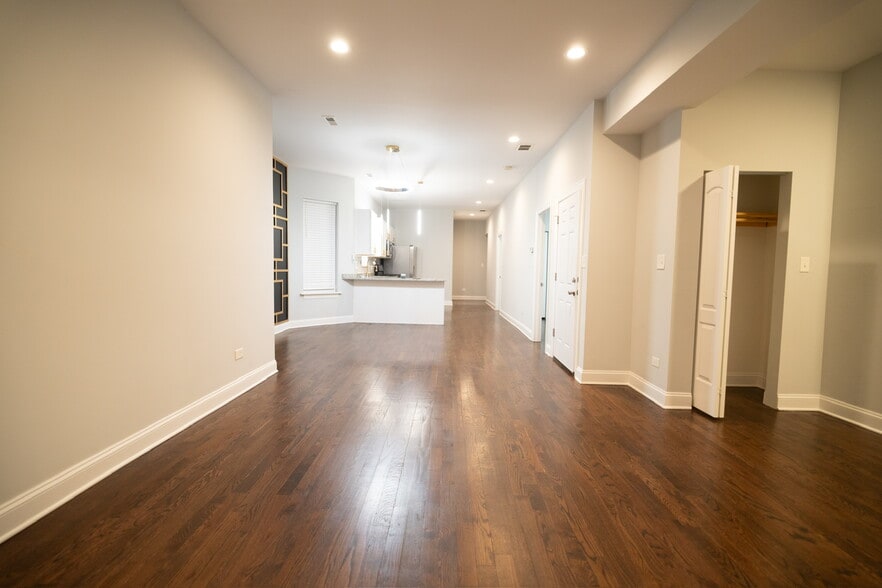 Building Photo - 7522 S Langley Ave