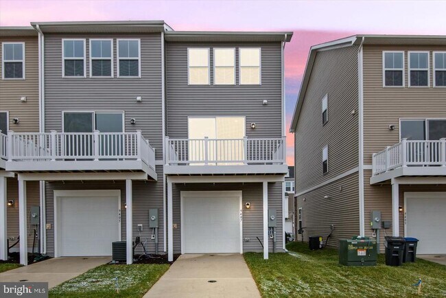 Building Photo - 9407 Pacific Elm St