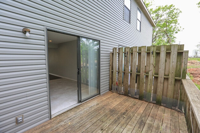 Building Photo - 602 Camellia Dr
