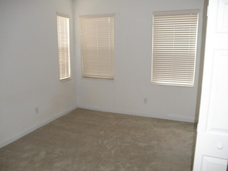 Building Photo - 2147 Shoma Dr