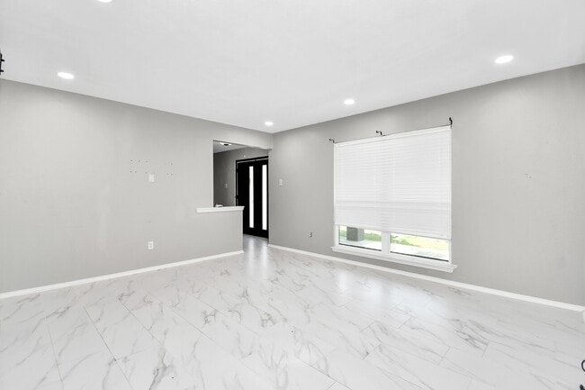 Building Photo - 20423 Blue Juniper Dr
