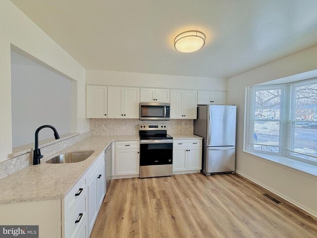 Building Photo - 6160 Majors Ln