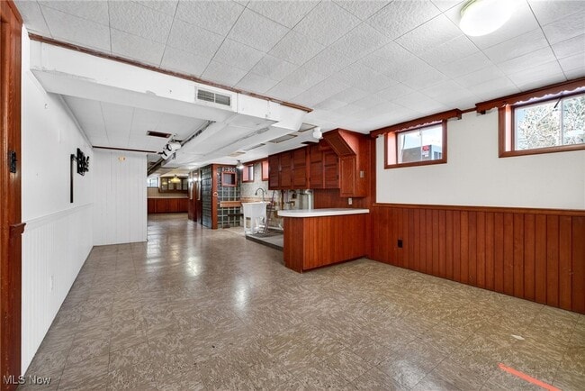 Building Photo - 8310 Broadview Rd