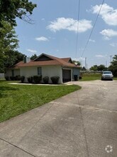 Building Photo - 117 Lewis Ln