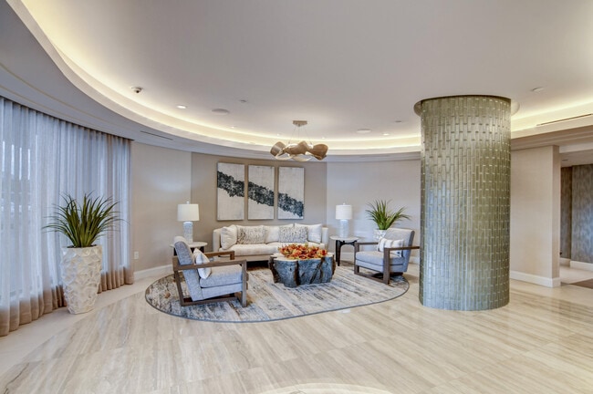 Building Photo - 250 S Ocean Blvd