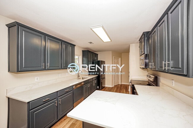 Building Photo - 2027 Quill Ct