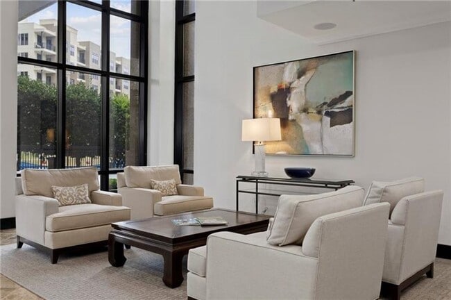 Building Photo - 2bd/2bth in sought after Grandview Condominiums in the heart of Buckhead!