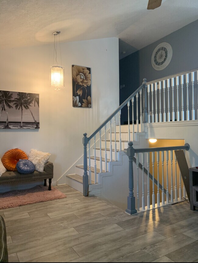 Building Photo - 3364 Brookway Dr