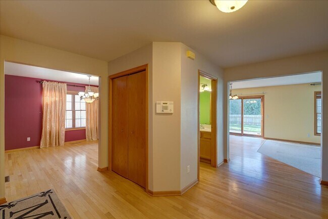 Building Photo - 7033 Rockstream Dr