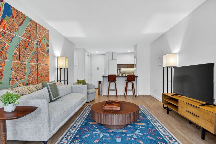 Building Photo - 68 W 37th St